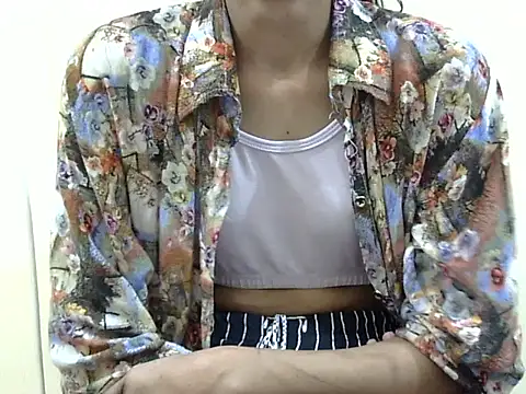 Snapshot of smallcuute chatting on 11.25.25 smallcuute online show from 11.25.25