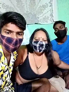 LoveOnStream online show from 11.26.25