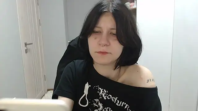 TinaQuiin online show from 10.05.25