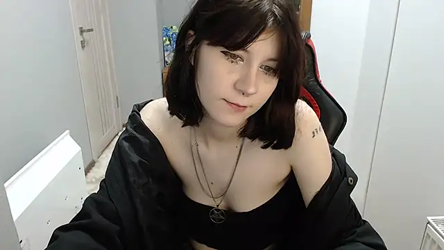 TinaQuiin online show from 11.18.25