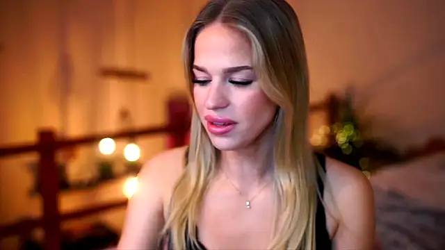 Emilyvanroessel online show from 10.30.25