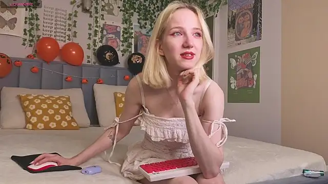 EmmaNovak online show from 10.26.25