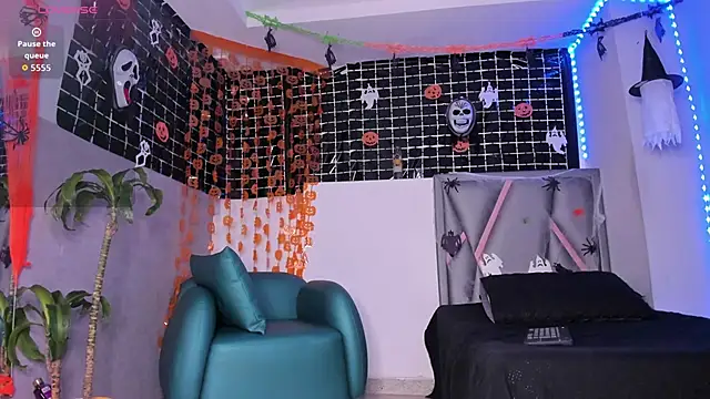 aurora tziu online show from 10.19.25