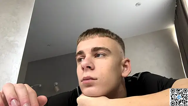 Snapshot of echowraith chatting on 10.17.25 echowraith online show from 10.17.25