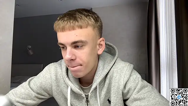 Snapshot of echowraith chatting on 11.25.25 echowraith online show from 11.25.25