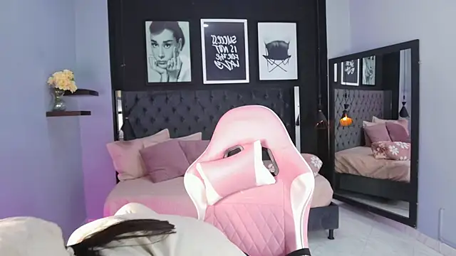 kitty collins  online show from 11.12.25