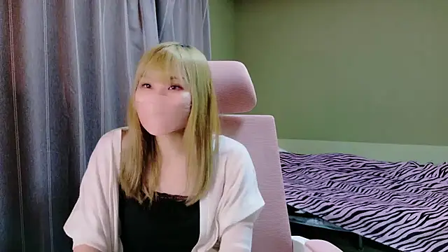 Snapshot of miyu0002 chatting on 09.28.25 miyu0002 online show from 09.28.25