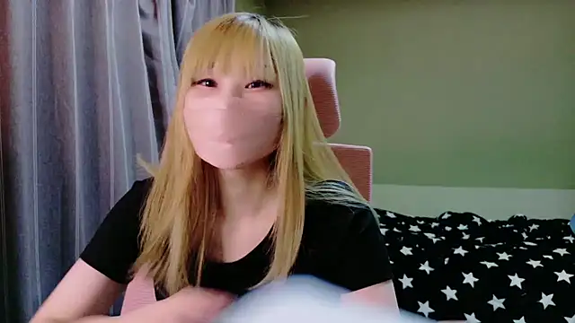 Snapshot of miyu0002 chatting on 10.26.25 miyu0002 online show from 10.26.25