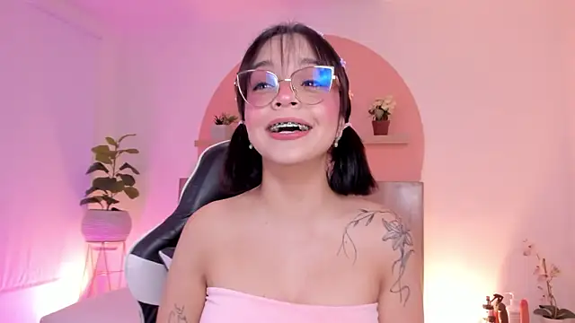 Clara Luu online show from 04.02.26