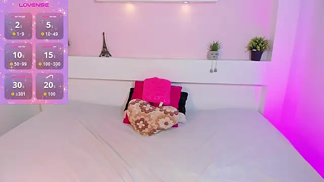 Hannacooper3 online show from 10.25.25