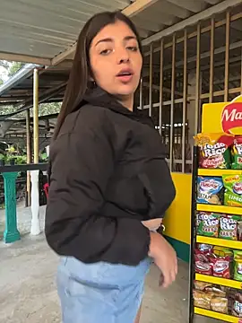 Isaa-Sweet online show from 11.28.25