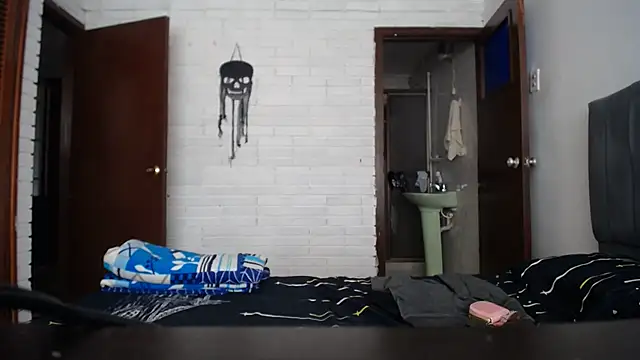 Naia Stant online show from 10.08.25