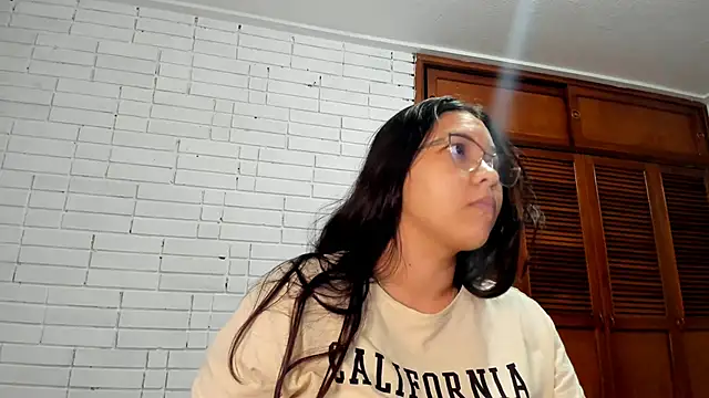 Naia Stant online show from 11.06.25