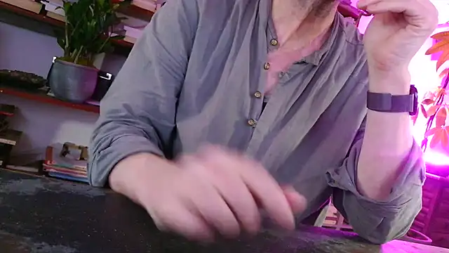 Snapshot of yvanbonar chatting on 10.18.25 yvanbonar online show from 10.18.25