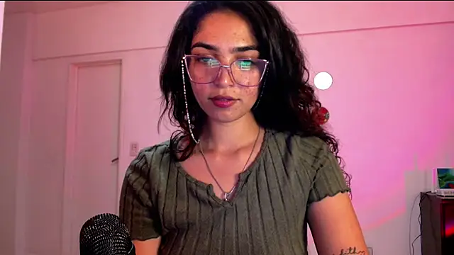 Ariagal online show from 10.22.25