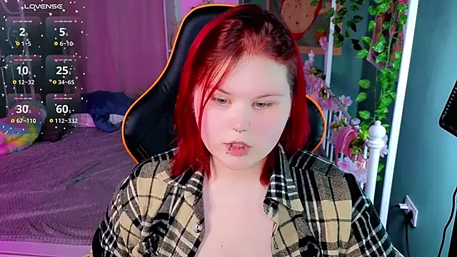 Snapshot of fillisfox_ chatting on 11.25.25 fillisfox online show from 11.25.25