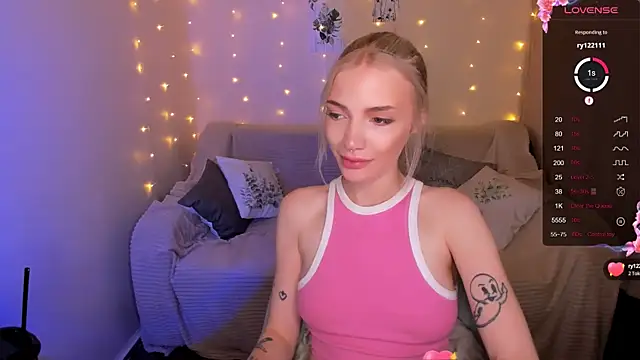 AnyaTaylor  online show from 09.10.25