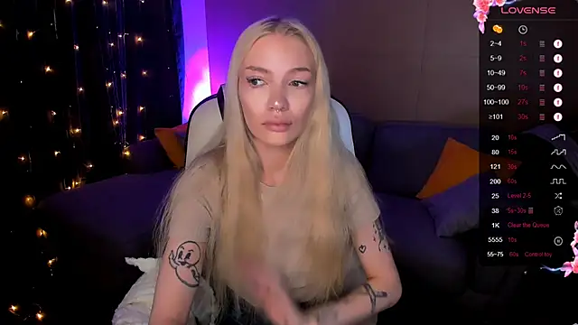 AnyaTaylor  online show from 11.21.25