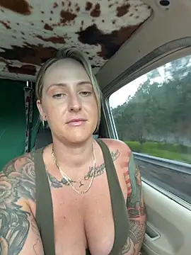 Snapshot of OdetteDelane chatting on 11.27.25 OdetteDelane online show from 11.27.25