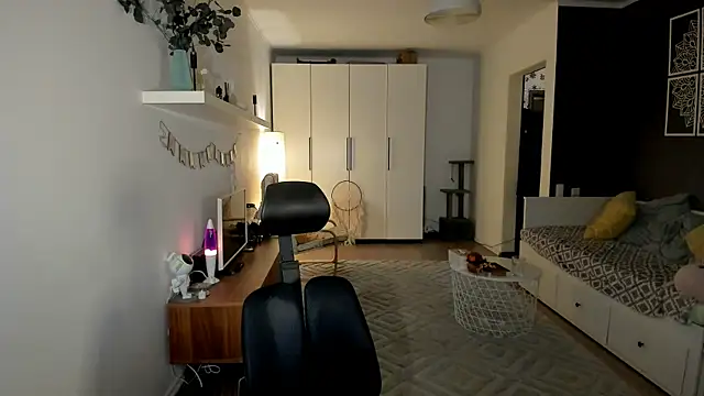 Snapshot of Bear_Beer130 chatting on 10.13.25 Bear Beer130 online show from 10.13.25