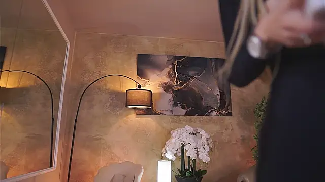 EllieRedd online show from 11.28.25