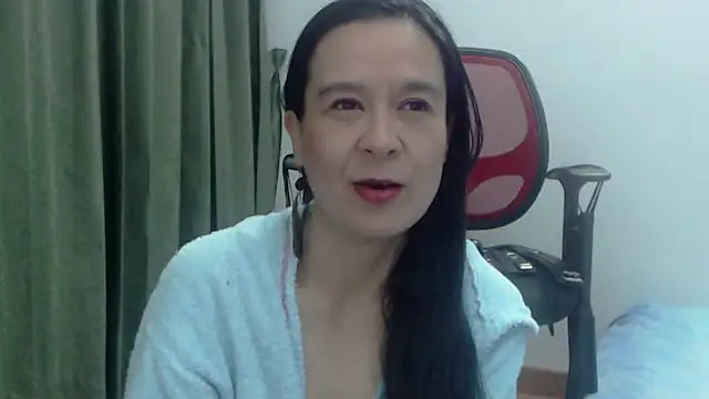 Snapshot of Aileendarkhot chatting on 11.28.25 Aileendarkhot online show from 11.28.25