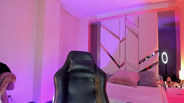 EmmaStonns online show from 11.27.25