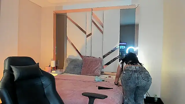 EmmaStonns online show from 12.17.25