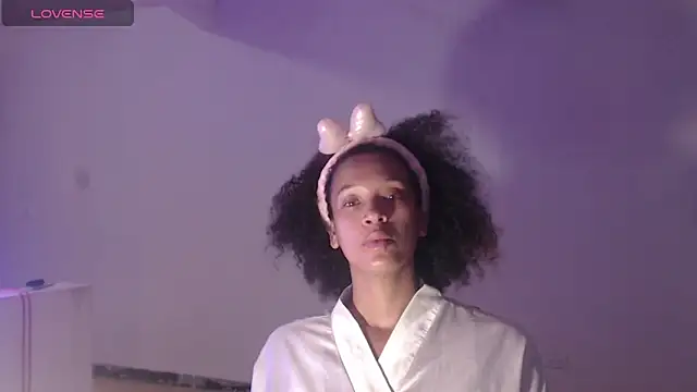 Snapshot of DonnaDidiamantti chatting on 10.29.25 DonnaDidiamantti online show from 10.29.25