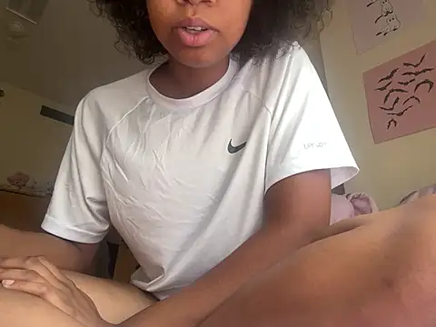 Snapshot of luvrgrllani chatting on 09.09.25 luvrgrllani online show from 09.09.25