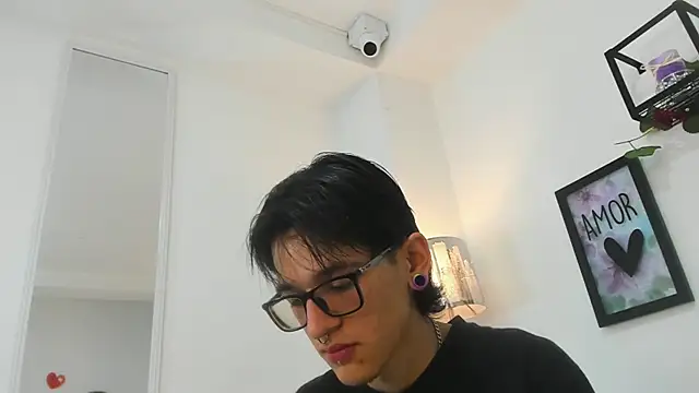 Snapshot of JAX25_OS chatting on 10.04.25 JAX25 OS online show from 10.04.25