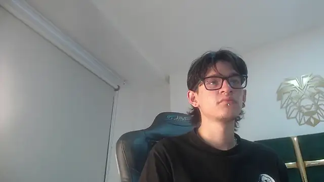 Snapshot of JAX25_OS chatting on 10.19.25 JAX25 OS online show from 10.19.25