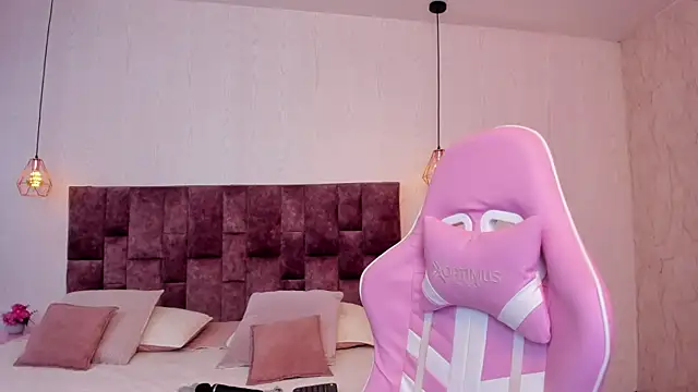 BellaClarck online show from 09.17.25