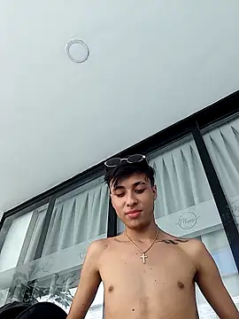 Snapshot of AmadeoDesanti chatting on 10.18.25 AmadeoDesanti online show from 10.18.25