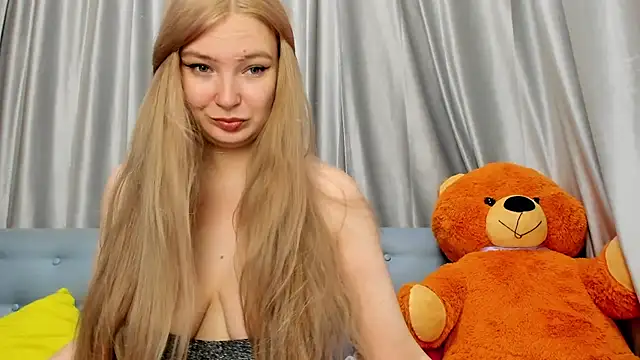 Snapshot of Leotorneo chatting on 10.02.25 Leotorneo online show from 10.02.25