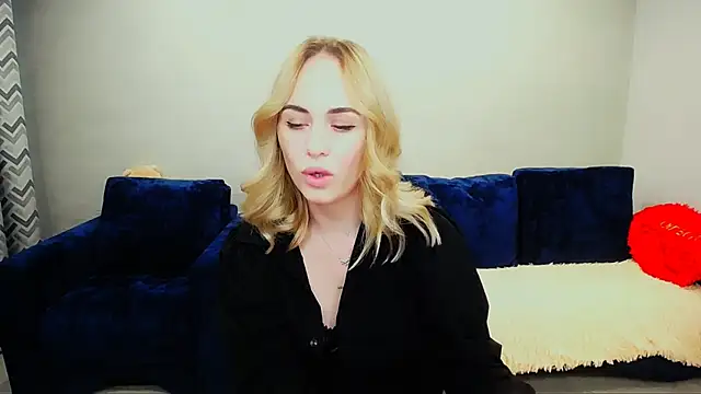 Snapshot of LiluMoon__ chatting on 06.28.26 LiluMoon online show from 06.28.26