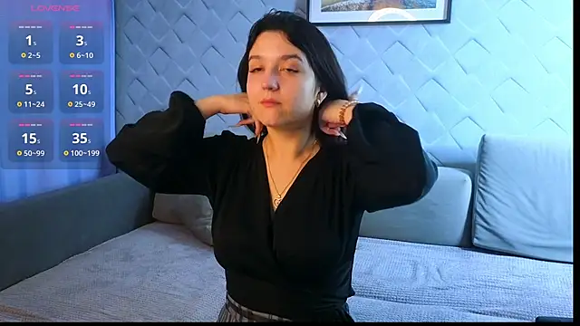 Snapshot of CrimsonBella chatting on 09.18.25 CrimsonBella online show from 09.18.25