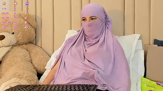 Snapshot of najwa__ chatting on 03.20.26 najwa online show from 03.20.26