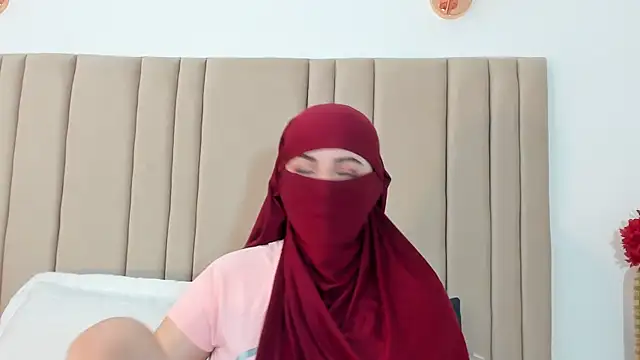 Snapshot of najwa__ chatting on 03.26.26 najwa online show from 03.26.26