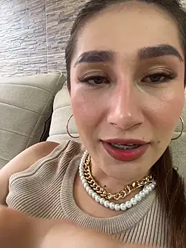 Isa Villamarin online show from 10.18.25