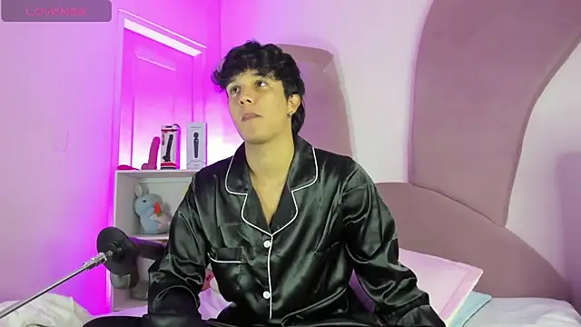 Leo Savage  online show from 11.12.25