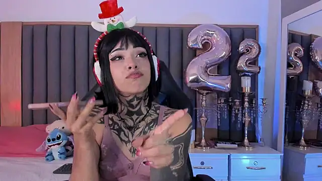 misstomie  online show from 12.04.25