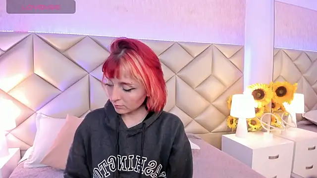 dafnne hall online show from 12.19.25