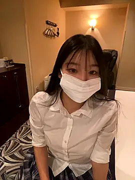 Snapshot of happy_hino chatting on 11.20.25 happy hino online show from 11.20.25