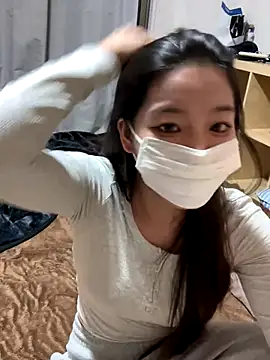 Snapshot of happy_hino chatting on 11.21.25 happy hino online show from 11.21.25