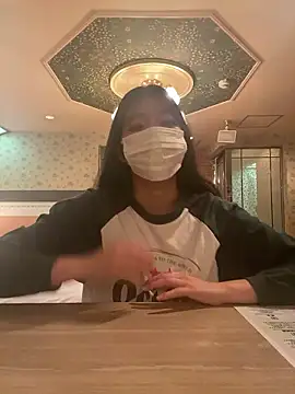 Snapshot of happy_hino chatting on 12.20.25 happy hino online show from 12.20.25