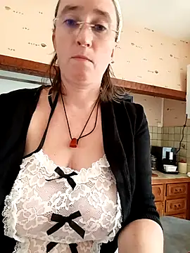 Snapshot of Sophierob1 chatting on 09.09.25 Sophierob1 online show from 09.09.25