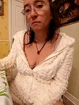 Snapshot of Sophierob1 chatting on 10.14.25 Sophierob1 online show from 10.14.25