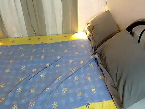 avery in paradisexx online show from 10.24.25