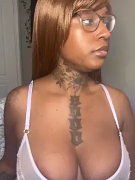 Snapshot of MistiSavannah chatting on 11.05.25 MistiSavannah online show from 11.05.25